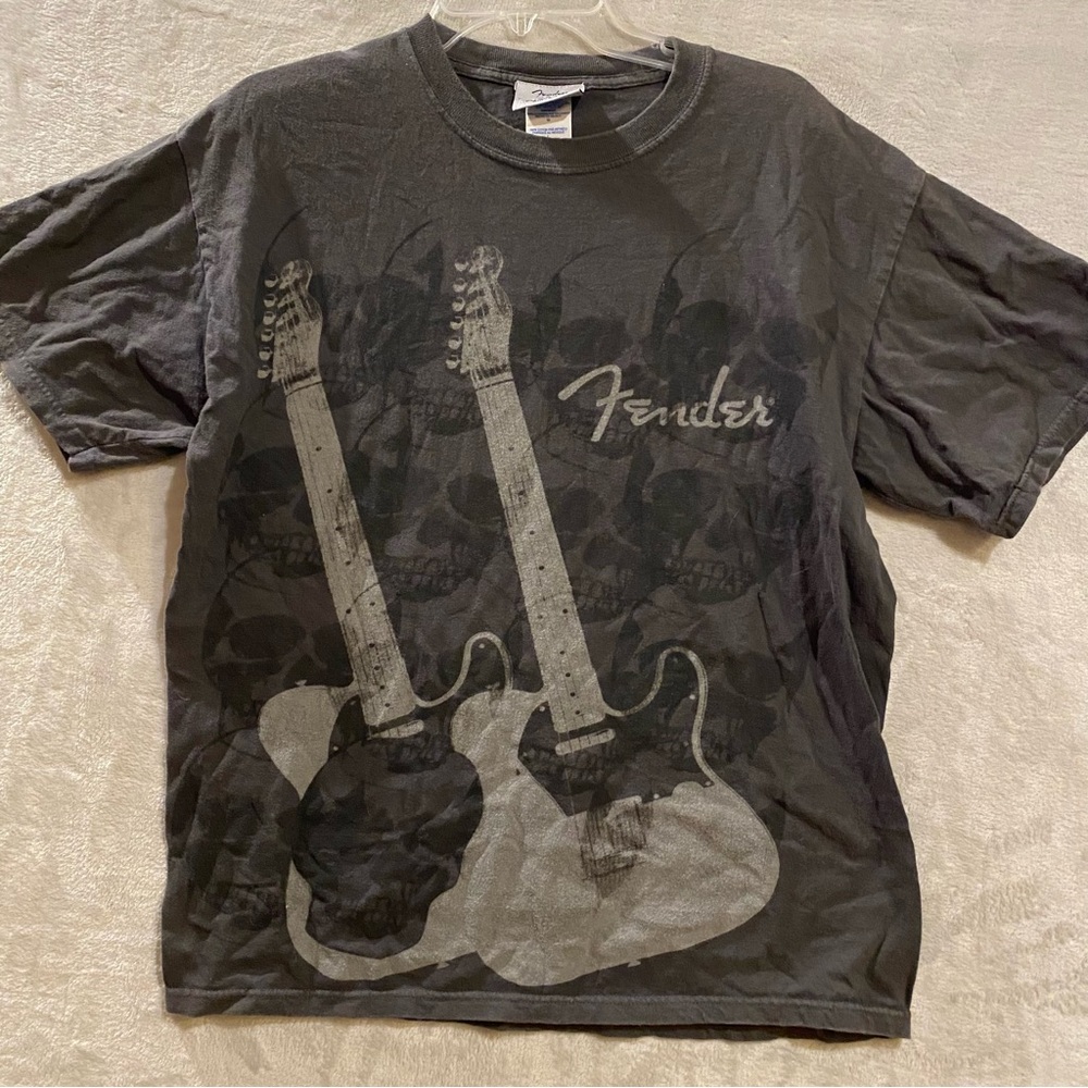 Fender Shirt Men’s Large Gray “The Rock & Roll Lifestyle “ Graphic Tee Crewneck